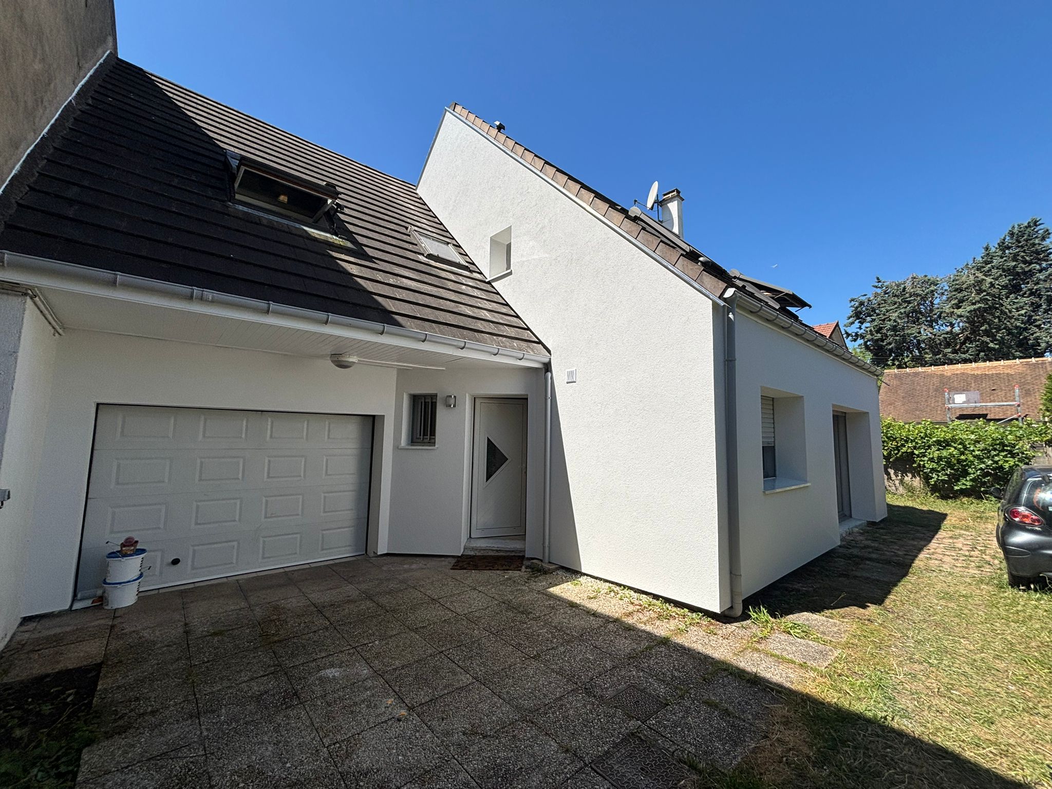 Chantier d'isolation thermique par l'extérieur sur une maison individuelle