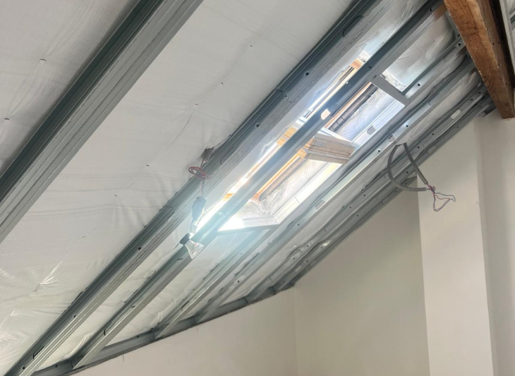 Étape 2 - Pose de la première couche et de l'ossature